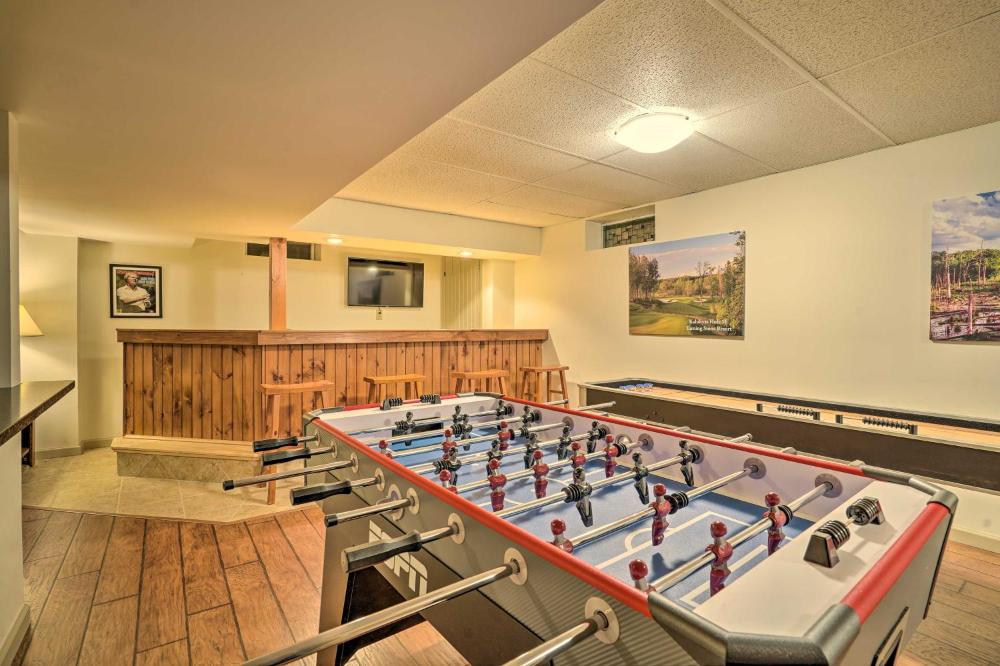 Spacious Oneida Retreat with Game Room!